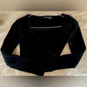 Brandy Melville Ribbed V Neck Long Sleeve Back Sweater Top